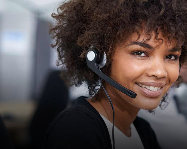 Une spécialiste au Bureau des admissions.