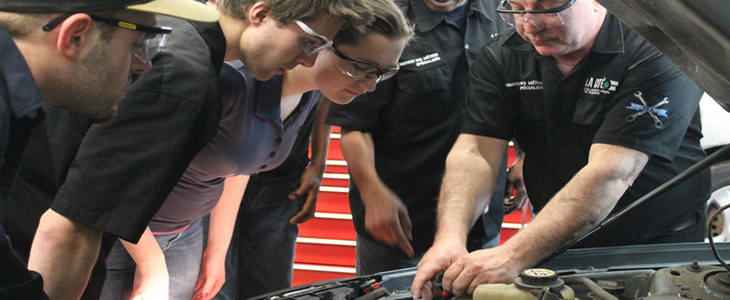 Technicien d'entretien automobile
