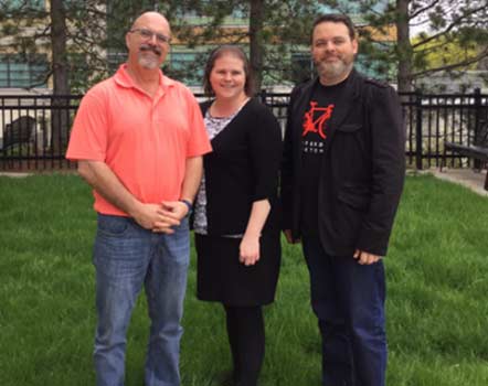 Des collaborateurs et professeurs de La Cité de gauche à droite, Marco Lavoie, Julie Benoit et Antonio Hilario